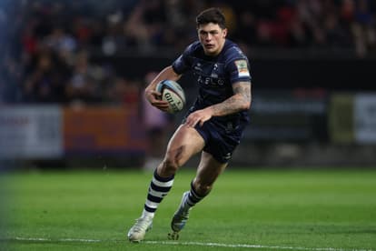 Rees-Zammit demands end to artificial rugby pitches