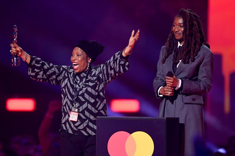 Little Simz brings mum on stage after winning Brit Award Little Simz brings mum on stage after winning Brit Award