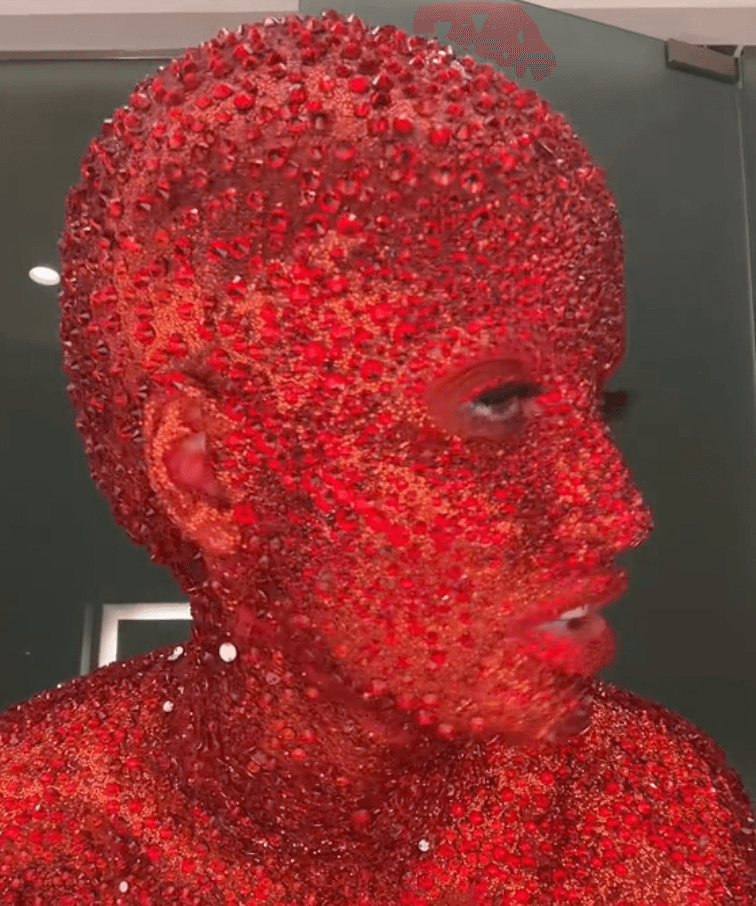 Influencer left in serious pain after recreating Doja Cat’s iconic fashion show look Influencer left in serious pain after recreating Doja Cat’s iconic fashion show look