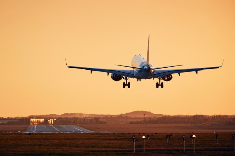 Pilot warns of ‘flying saucer’ over UK airport as mystery disc flies past passenger jet Pilot warns of ‘flying saucer’ over UK airport as mystery disc flies past passenger jet