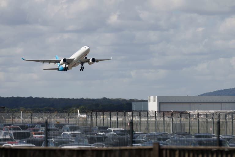 UK airport running low on fuel as shortage threatens flights UK airport running low on fuel as shortage threatens flights