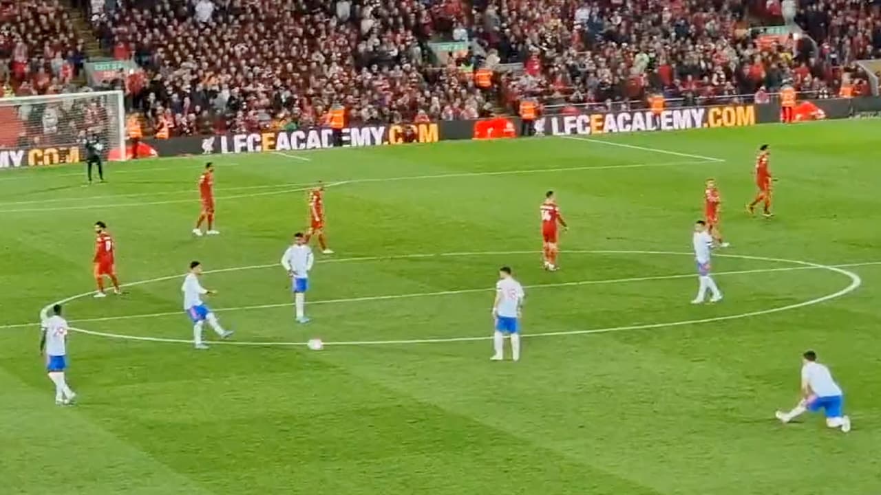 Liverpool fans sarcastically ‘Olé’ Man United passes during warm-up