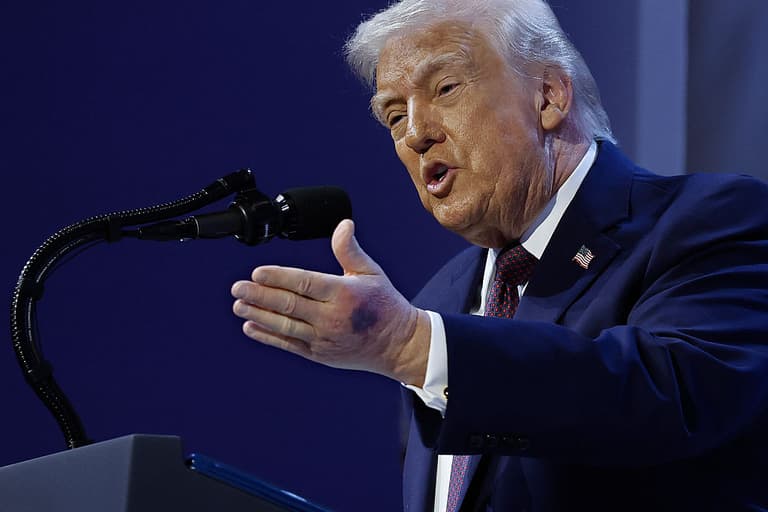Doctor says Trump is exhibiting ‘all the signs of dementia’ as he lists five symptoms Doctor says Trump is exhibiting ‘all the signs of dementia’ as he lists five symptoms