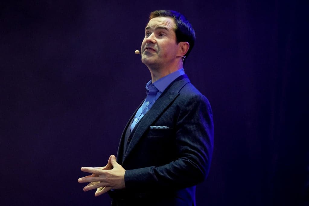 Jimmy Carr slams heckler who goes too far “Get him out the f*****g building”