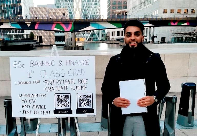 Job seeker pitches for work at Tube station, gets interview in 3 hours and has job by end of week Job seeker pitches for work at Tube station, gets interview in 3 hours and has job by end of week