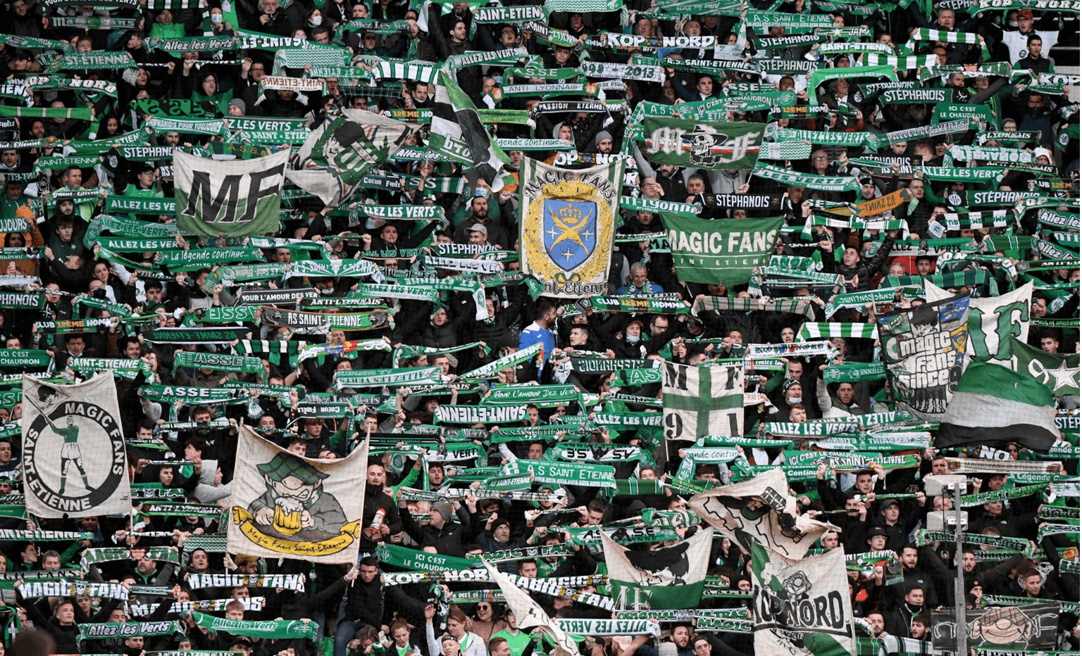 Saint-Étienne fans produce banners mocking their players after cup defeat