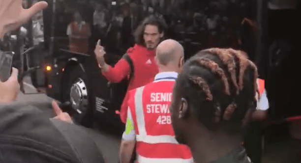 Edinson Cavani shows middle finger to Man United fans following defeat