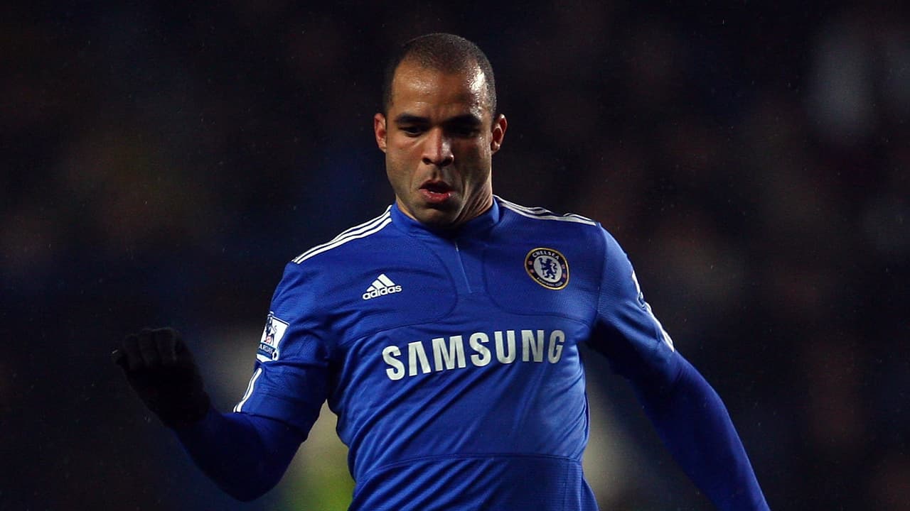 Former Chelsea defender Alex undergoes heart bypass surgery