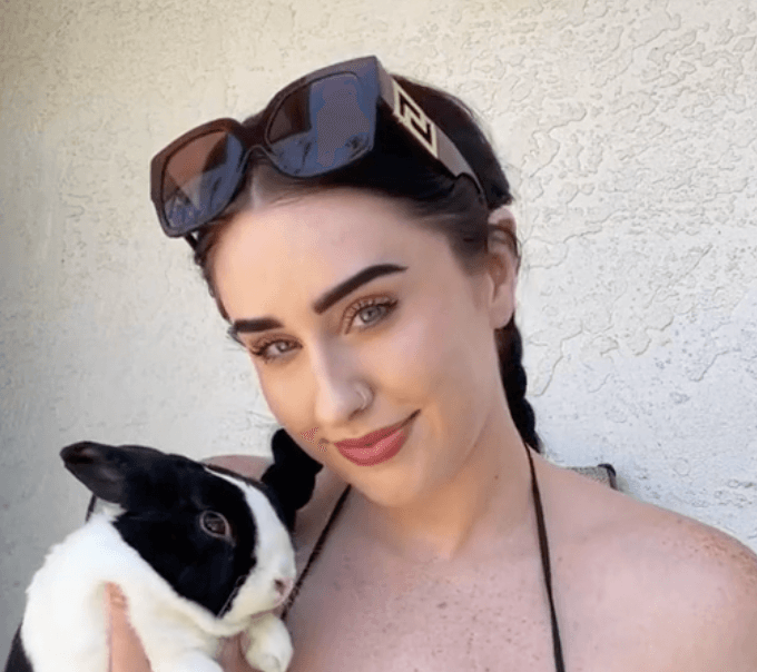 Woman goes viral after declaring it’s ‘hot chubby girl summer’ and refusing to cover up