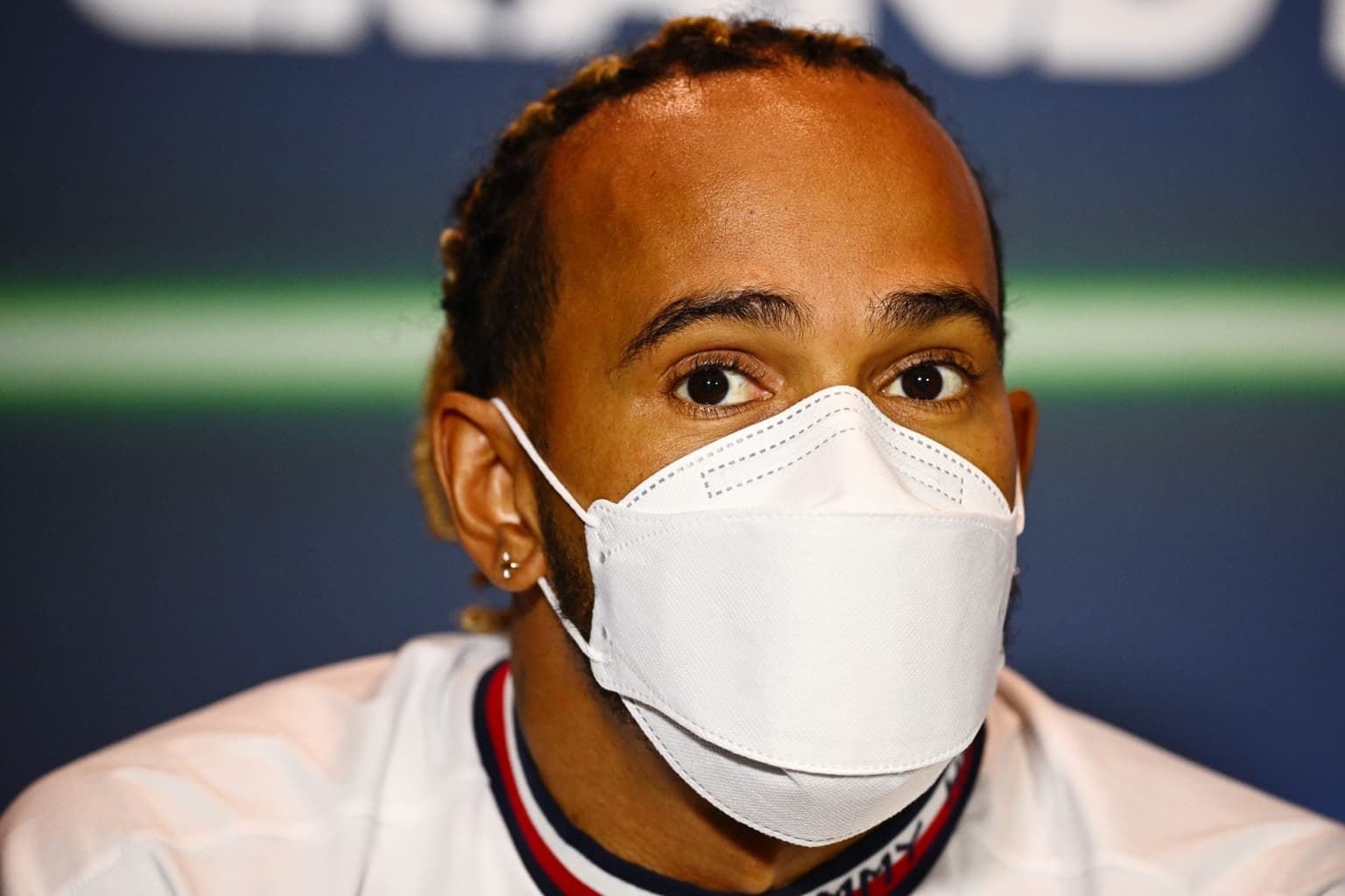 Nelson Piquet apologises to Lewis Hamilton for racial slur