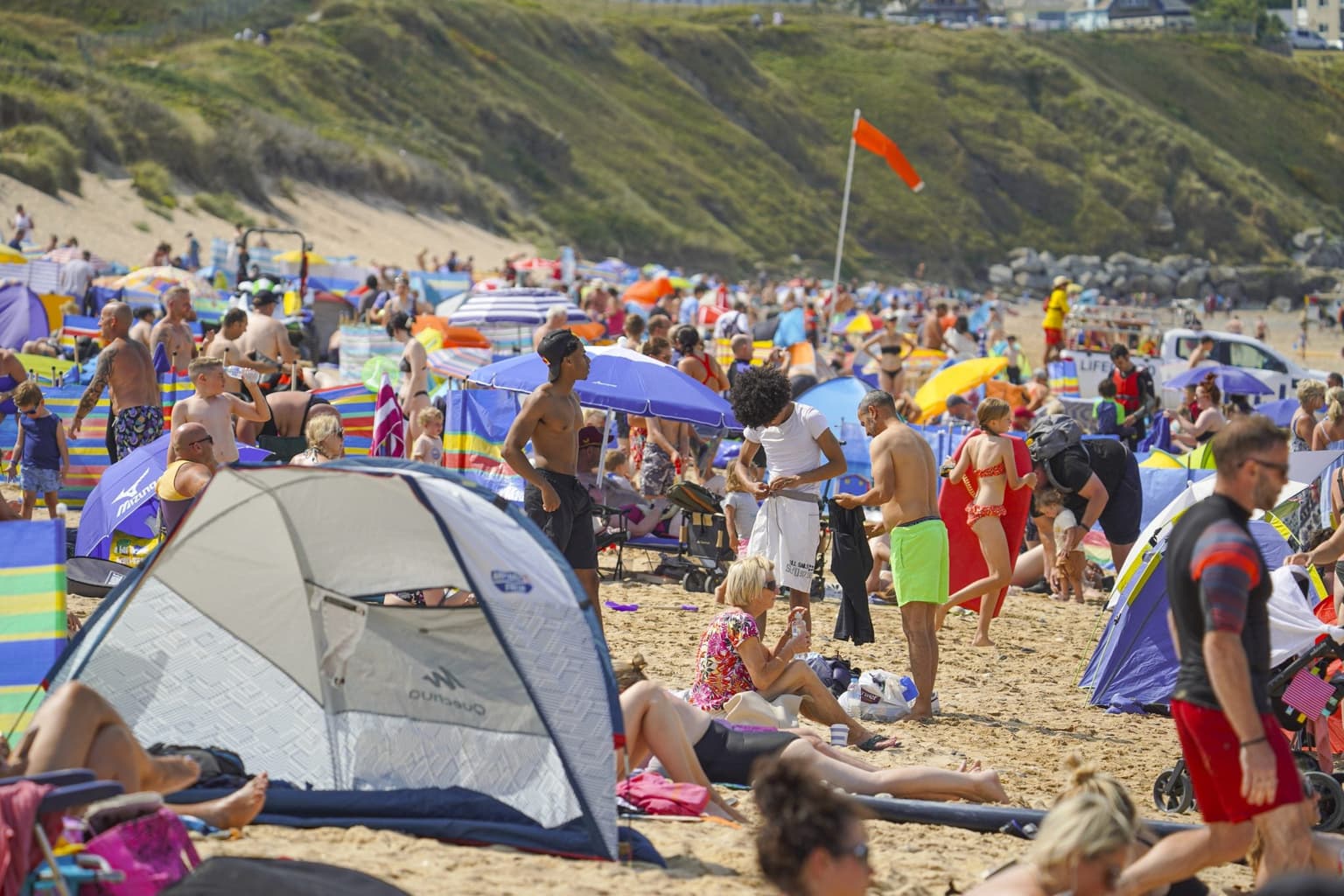 Jeremy Clarkson slammed for ‘exceptionally stupid’ and ‘insensitive’ tweet about heatwave