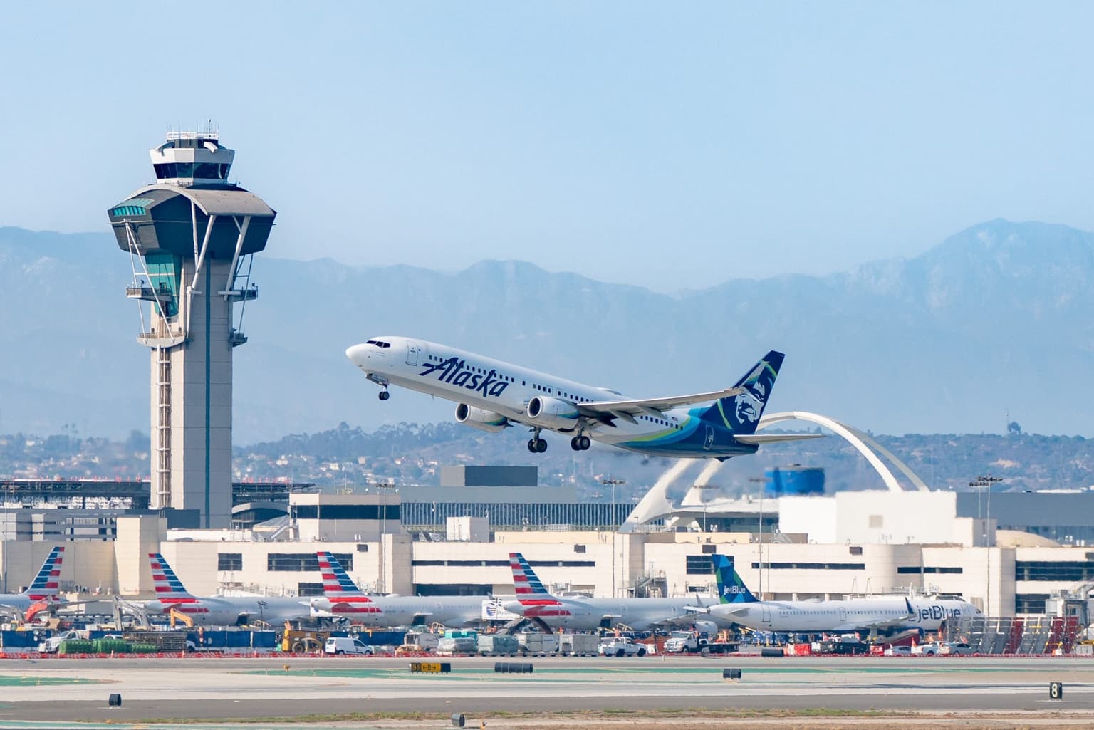 ‘Vibrating’ plane makes emergency landing after engine cover gets torn off