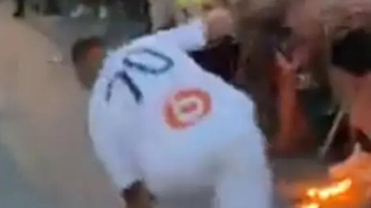 Alexis Sanchez almost injures himself during Marseille unveiling