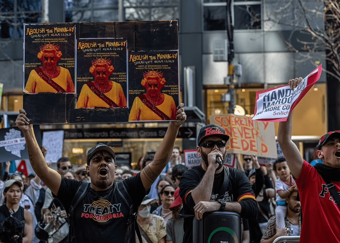 ‘Abolish the monarchy’ protests held in Australia on day of mourning for Queen