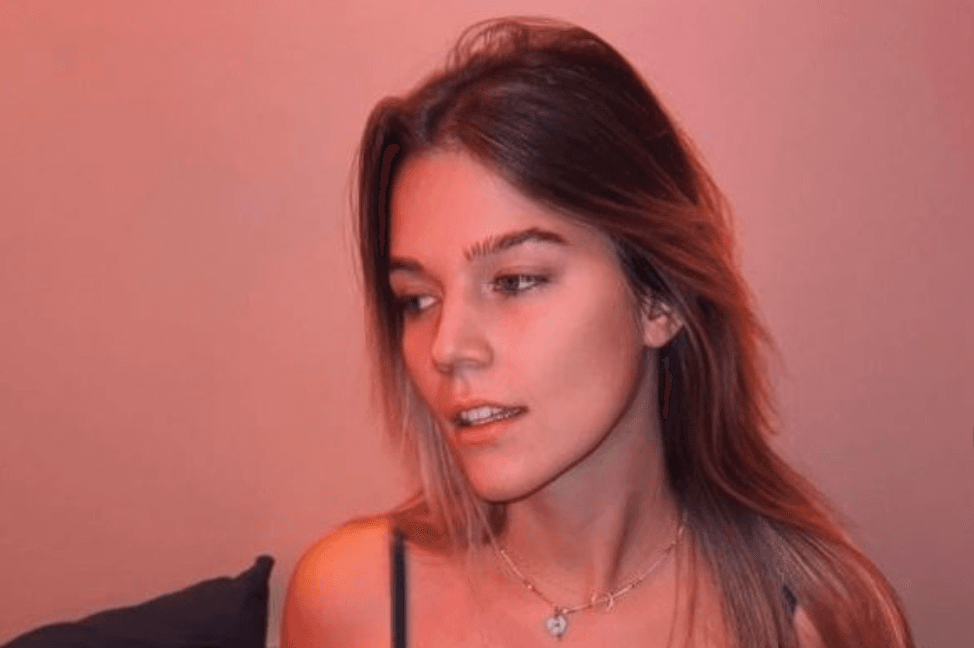 OnlyFans model will give guys her number – if they pay £4000
