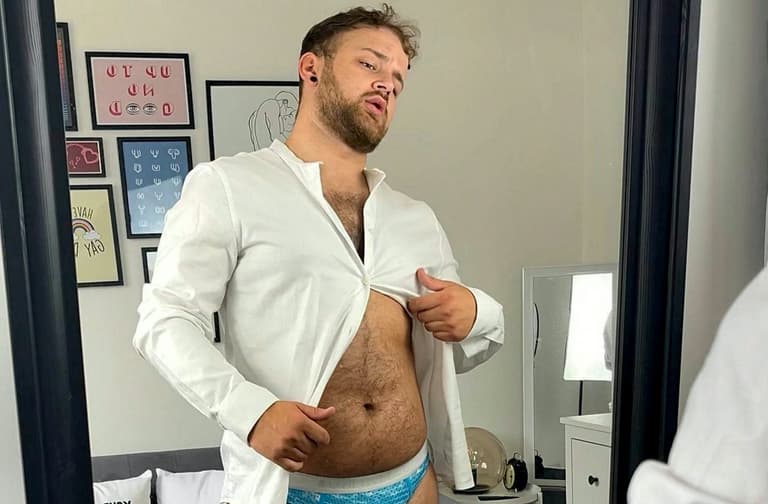 Brit quits his retail job and now makes £22k a month selling burps in jars and used socks Brit quits his retail job and now makes £22k a month selling burps in jars and used socks