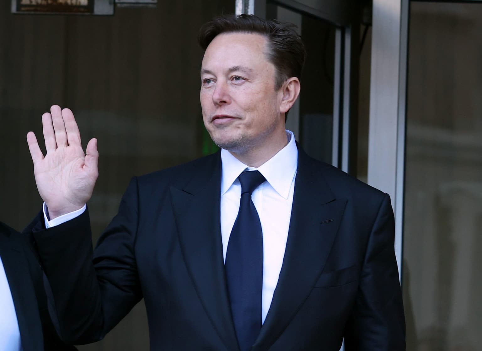Elon Musk considering buying Man Utd