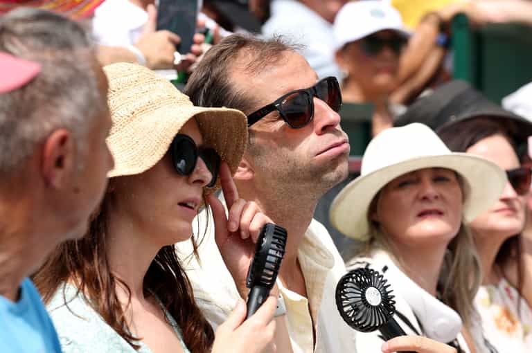 What effect does a heatwave have on your body? What effect does a heatwave have on your body?