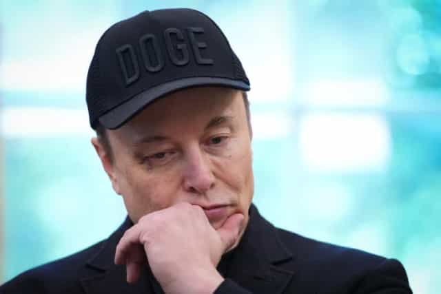 Elon Musk is no longer a trillionaire as SpaceX value plunges Elon Musk is no longer a trillionaire as SpaceX value plunges