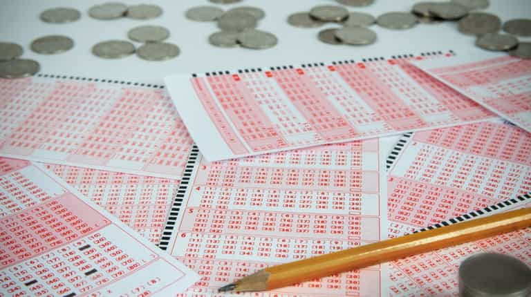 Tonight’s £150m EuroMillions jackpot has players rushing to this £9 ticket deal Tonight’s £150m EuroMillions jackpot has players rushing to this £9 ticket deal