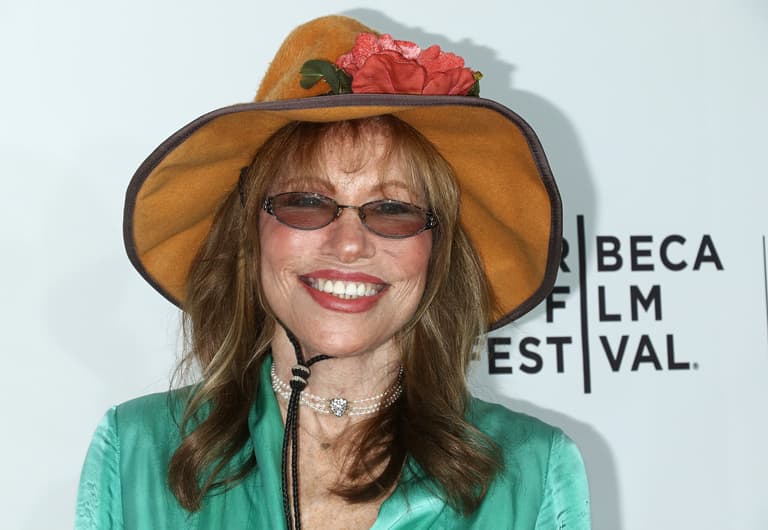 Carly Simon reveals Parkinson’s and cancer diagnosis Carly Simon reveals Parkinson’s and cancer diagnosis