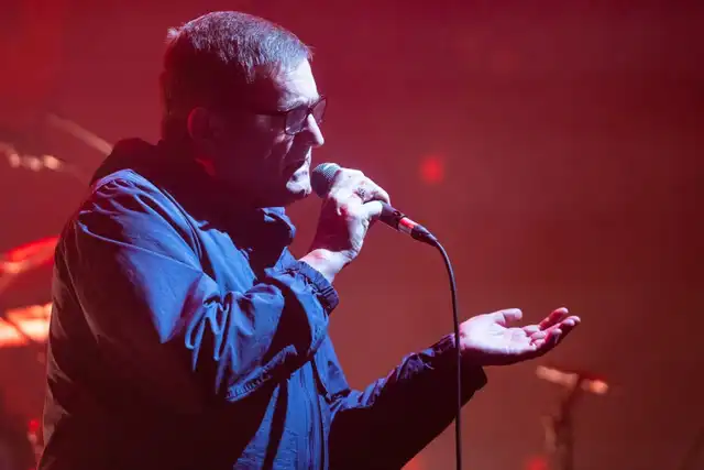 Paul Heaton scores first solo number one as Dolly Parton’s 9 to 5 finally reaches the top 40 Paul Heaton scores first solo number one as Dolly Parton’s 9 to 5 finally reaches the top 40