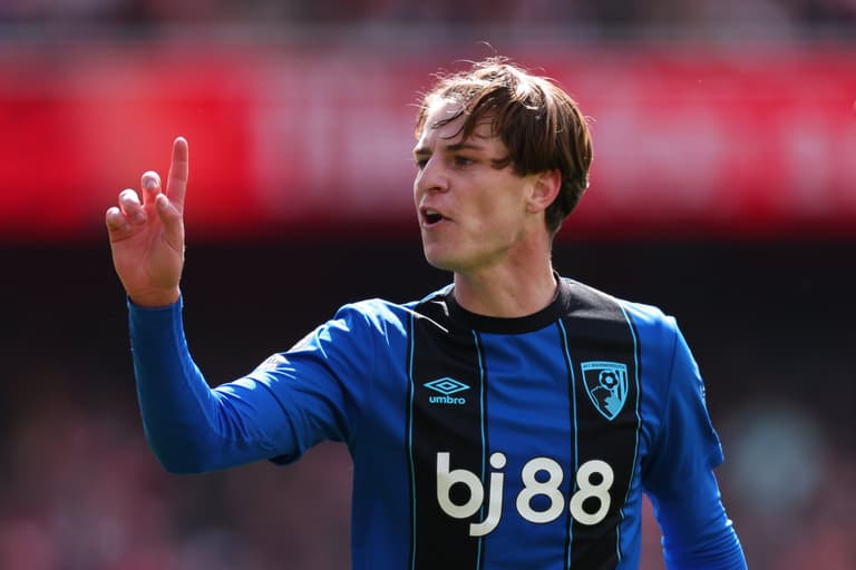 Chelsea look to hijack Manchester United’s plans with approach for £80m target Chelsea look to hijack Manchester United’s plans with approach for £80m target