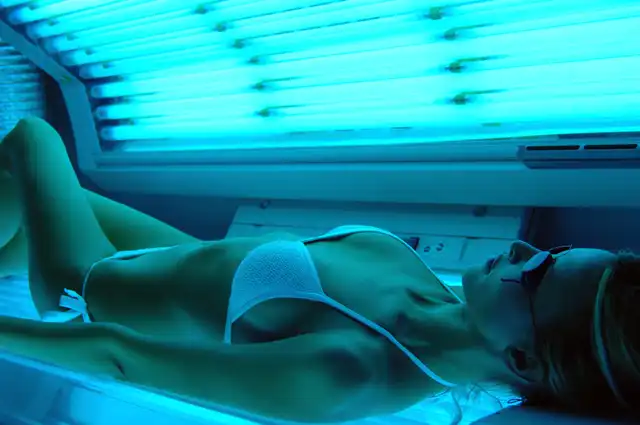 Sunbed shops surge across UK’s poorest areas, study finds Sunbed shops surge across UK’s poorest areas, study finds