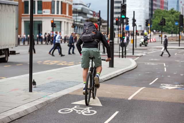 Cyclists who run red lights face ‘sin bin’ punishment Cyclists who run red lights face ‘sin bin’ punishment