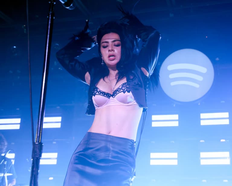 Charli XCX cancels show after losing voice on US tour Charli XCX cancels show after losing voice on US tour