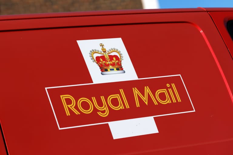 Royal Mail ‘on brink of collapse’ as 400 workers reportedly quit every week Royal Mail ‘on brink of collapse’ as 400 workers reportedly quit every week