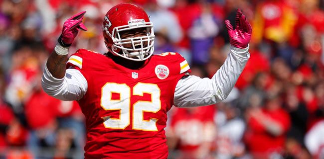 346lb Dontari Poe leaps his way into the NFL history books (Video