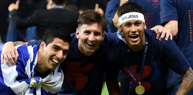 Lionel Messi and Luis Suarez want no part of Neymar's awful outfit (Video)  