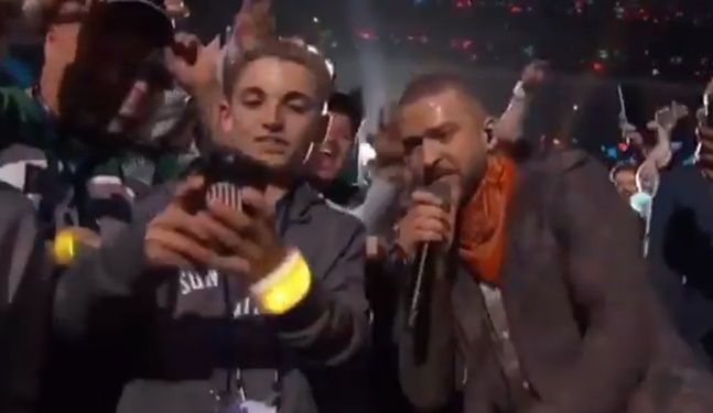 Kid Takes Selfie With Justin Timberlake at Super Bowl