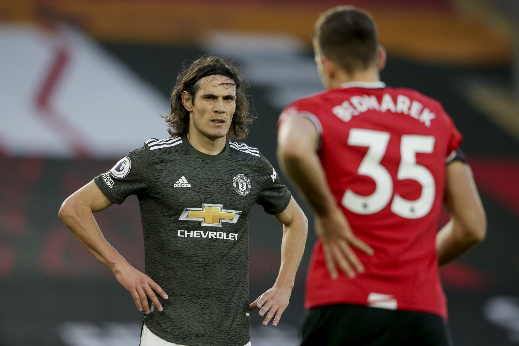 Manchester United send message to fans who bought Edinson Cavani