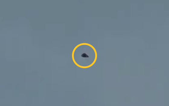 Mysterious UFO spotted floating over city for two hours leaves locals ...