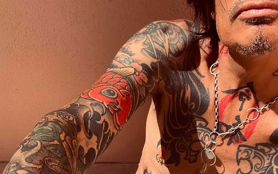 Porn site invites Tommy Lee to join after his X-rated Instagram post alarms  fans 