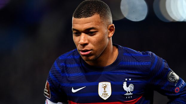 Kylian Mbappe refuses to be in France team photo