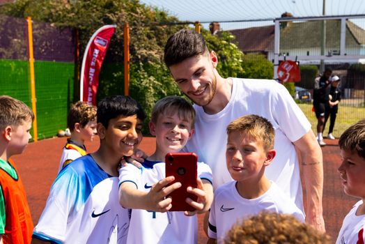 Declan Rice surprises kids from his hometown