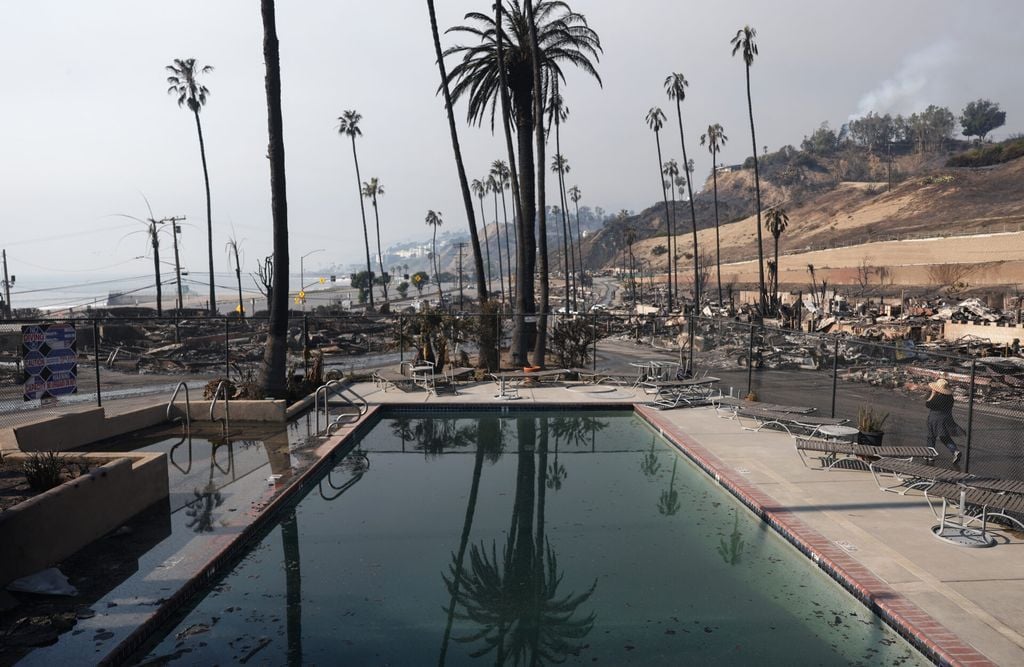 https://sportsandworld.com/here-all-of-the-celebrities-who-have-had-their-homes-destroyed-by-los-angeles-wildfires.html